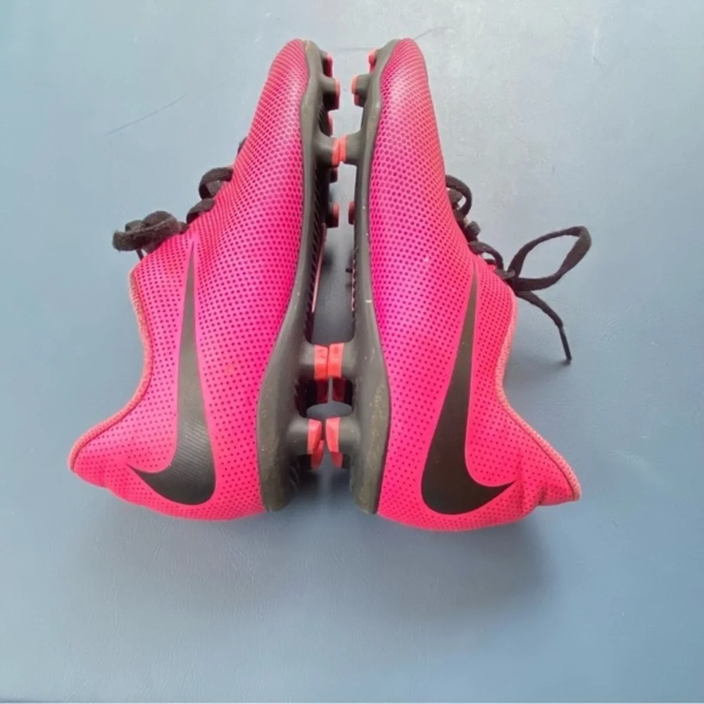 Nike Shoes‎ Girls Size Size 5Y Cleats Pink Black Lace Up